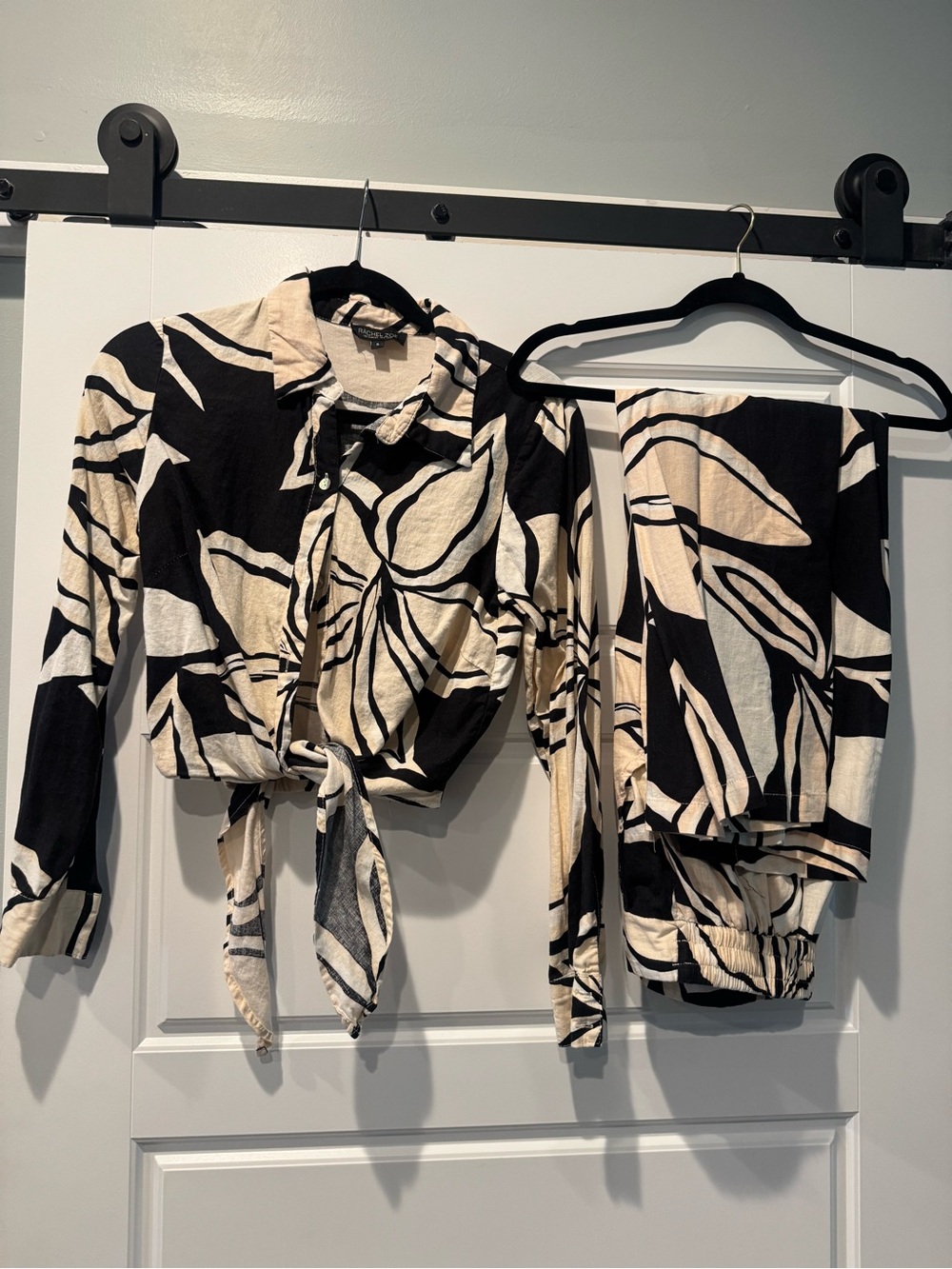 New Rachel Zoe black and cream floral linen 2 piece set - Picture 2 of 3